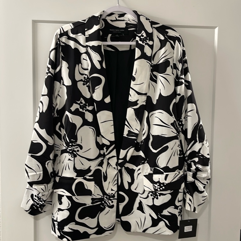 Brand Marc New York,  large women blazer, black and white, elegant, dressy.